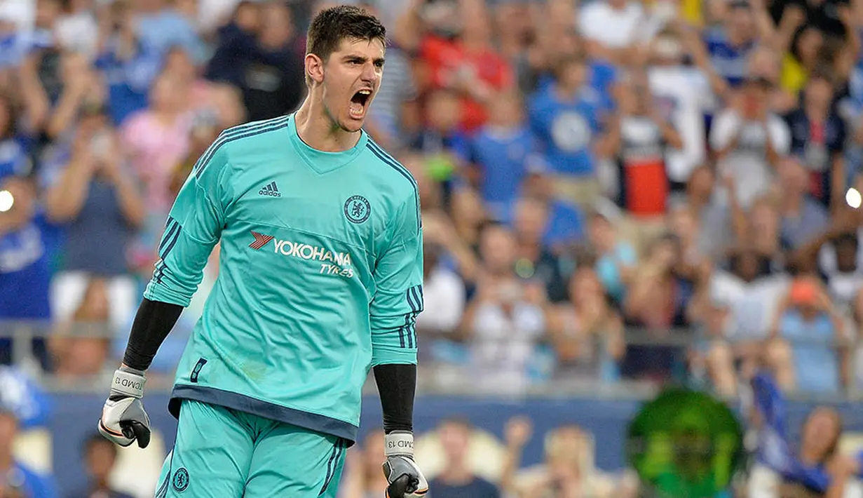 9. Thibaut Courtois - Kehadiran kiper muda berbakat ini membuat kiper nomor satu Chelsea, Petr Cech dijual ke Arsenal. Namun saat awal musim kiper Belgia itu malah cedera selama tiga bulan. (AFP/Grant Halverson) 