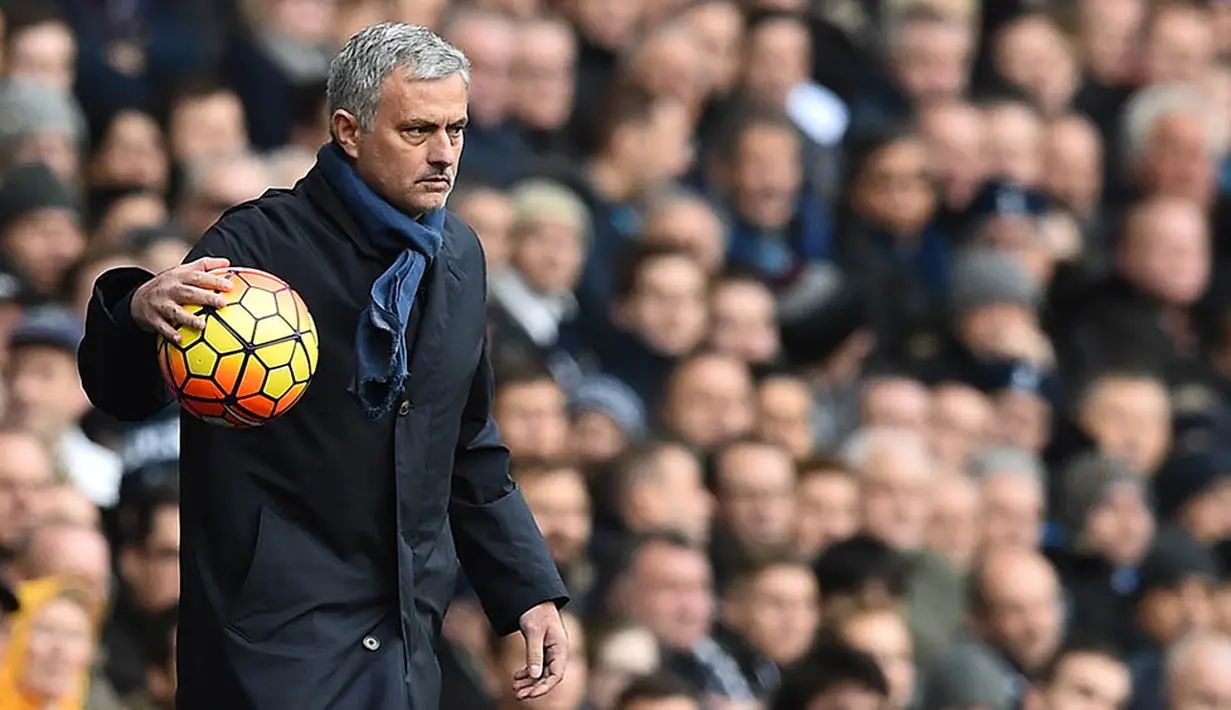 7. Jose Mourinho (2013-2015), 57.3% - Pada kesempatan keduanya ini Mou sebetulnya berhasil meraih gelar juara liga pada musim keduanya. Namun sayang pada musim ini Chelsea harus terpuruk di posisi 16 klasemen Liga Inggris. (AFP/Ben Stansall)