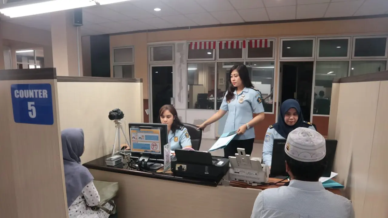 Jelang musim haji tahun ini, Kantor Imigrasi Kelas I Non TPI Kota Tangerang membuka pelayanan paspor khusus untuk calon jamaah haji dan umroh, Sabtu (8/2/2020).