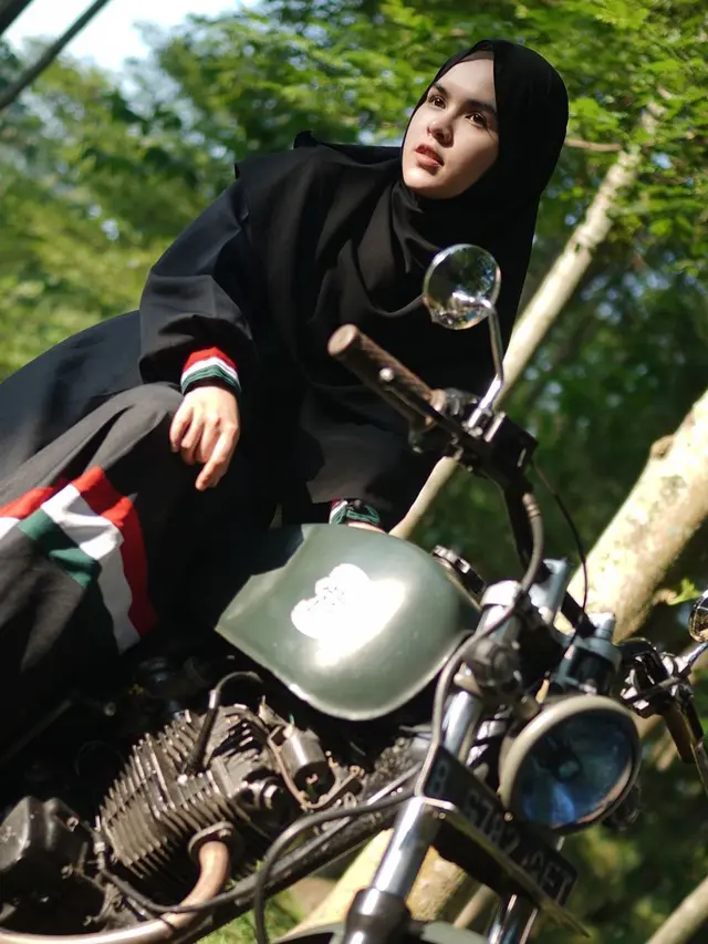 Rajin Menghafal Al-Qur'an, Ini 6 Potret Nada Sikkah Istri Aktor Haydar Ali