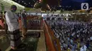 Jemaah mengenakan masker saat melaksanakan salat Idul Adha 1441 H di Masjid Raya Jakarta Islamic Centre, Jumat (31/7/2020). Di tengah pandemi COVID-19, jemaah diwajibkan memakai masker dan mengatur jarak salat serta mematuhi protokol kesehatan. (merdeka.com/Imam Buhori)