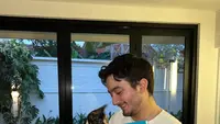Potret Bryan Domani Pamer Hobi Baru, Melukis Kucing Kesayangan Hasilnya Estetik