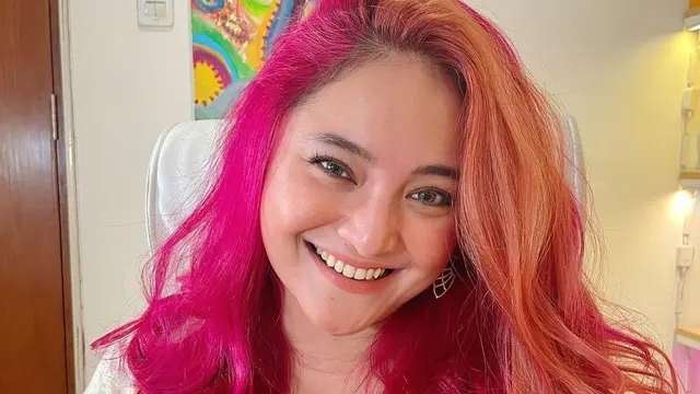 6 Potret Penampilan Baru Marshanda dengan Rambut Pink, Banjir Pujian