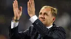 Sukacita pelatih Slovakia Vladimir Weiss seusai laga terakhir penyisihan Grup F PD 2010 lawan Italia di  Ellis Park Stadium, Johannesburg, 24 Juni 2010. Slovakia unggul 3-2 dan lolos ke 16 besar. AFP PHOTO / PIERRE-PHILIPPE MARCOU 