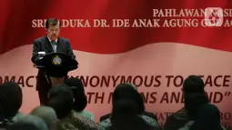 Wakil Presiden ke-10 dan ke-12 Jusuf Kalla menyampaikan sambutan saat menerima penghargaan Anugerah Dr Ide Anak Agung Gde Agung di Kantor Kementerian Luar Negeri, Jakarta, Kamis (23/1/2020). Jusuf Kalla dinilai berkontribusi besar dalam perdamaian dunia lewat diplomasi. (Liputan6.com/Faizal Fanani)