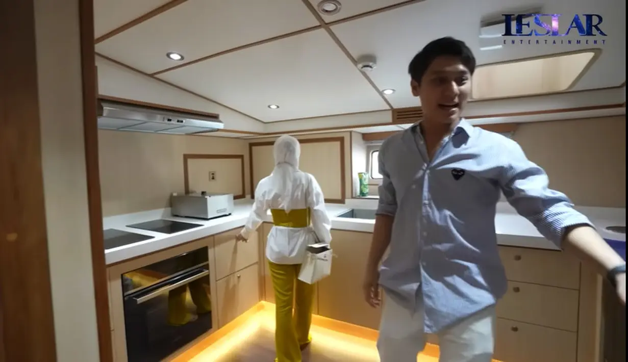 Lesti Kejora dan Rizky Billar (Youtube/Leslar Entertainment)