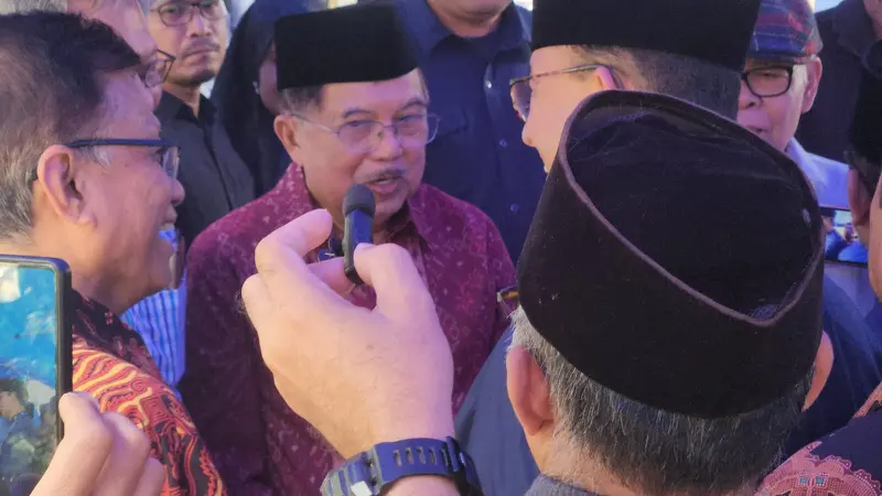 Jusuf Kalla dan Anies Baswedan melayat ke kediaman ekonom senior Faisal Basri, Kamis (5/9/2024).