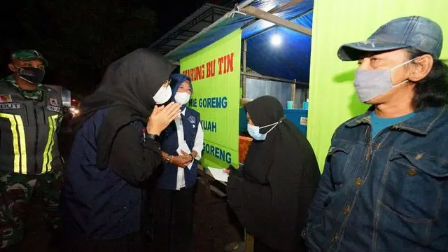 Bantu Kesejahteraan PKL dan Warung Kecil Bupati Banyuwangi Alokasikan Bantuan Tunai dan Sembako di Masa PPKM