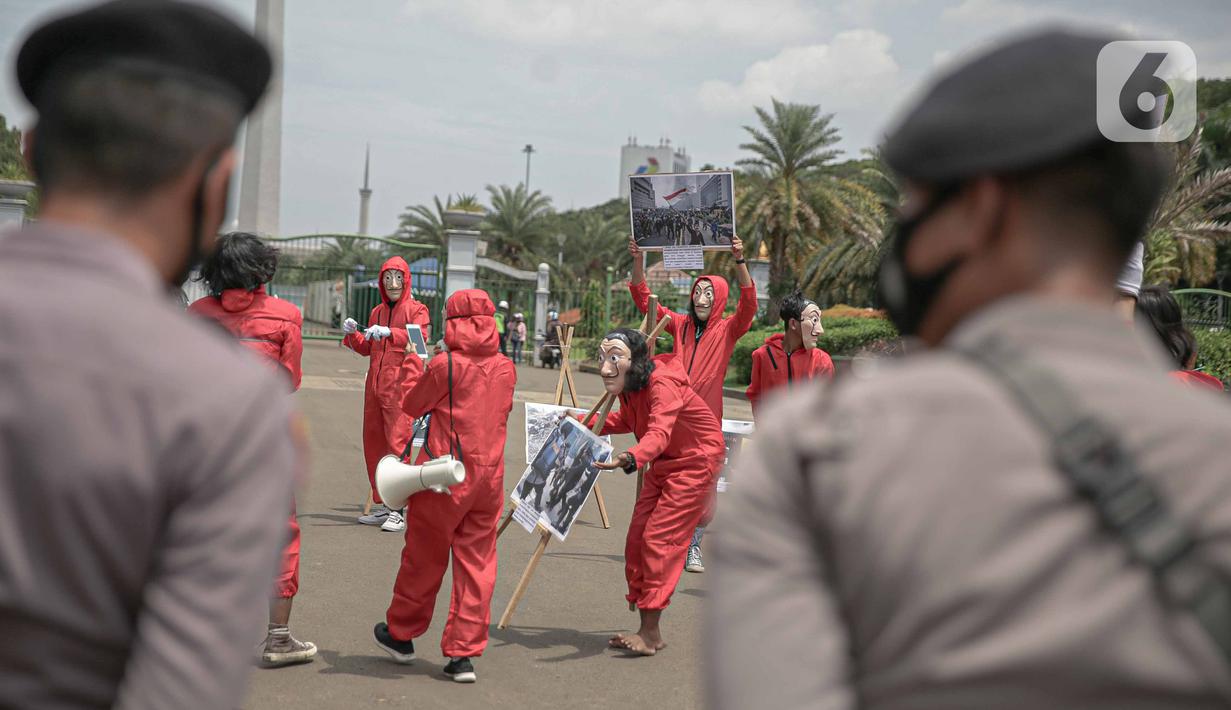 FOTO: Teatrikal Aktivis Refleksikan Potret Indonesia di Tahun 2020 ...