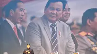 Menteri Badan Usaha Milik Negara (BUMN) Erick Thohir saat acara 'Memilih Masa Depan' di Djakarta Theater, Jakarta Pusat, Sabtu (3/2/2024). (Lizsa Egeham/Liputan6.com).