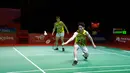 Pasangan ganda putra Indonesia Kevin Sanjaya Sukamuljo (kanan) dan Marcus Fernaldi Gideon saat melawan pasangan ganda putra Jepang Takuro Hoki dan Yugo Kobayashi pada babak final Indonesia Masters 2021 di Nusa Dua, Bali, Minggu (21/11/2021). Kevin/Marcus kalah 11-21, 21-17, 19-21. (HUMAS PP PBSI)