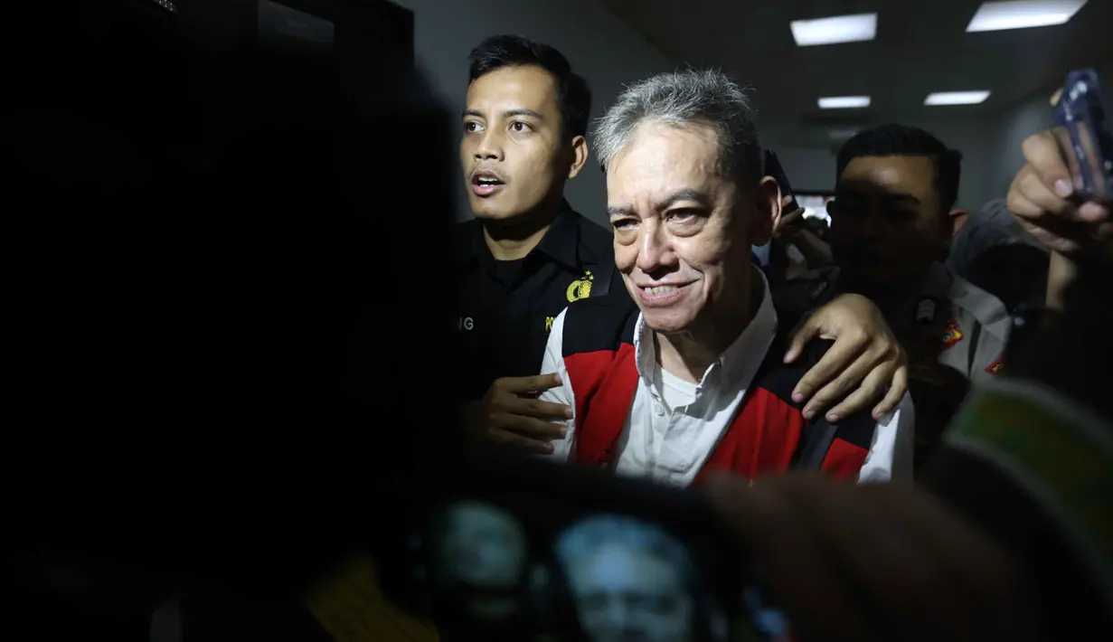 Musisi Fariz Roestam Moenaf alias Fariz RM usai mengikuti sidang pembacaan putusan di Pengadilan Negeri Jakarta Selatan, Kamis (11/9/2025). (Kapanlagi.com/Budy Santoso)