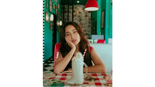 7 Pesona Naomi Zaskia yang Tampil Kompak dengan Sule di Pernikahan Siti Badriah