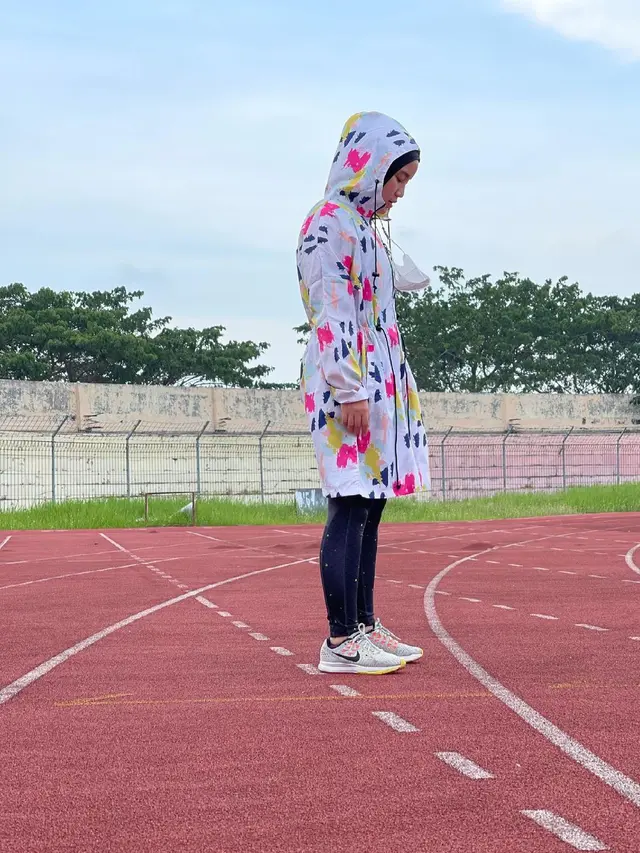 7 Gaya Chacha Frederica saat Olahraga, Tetap Stylish dengan Hijab