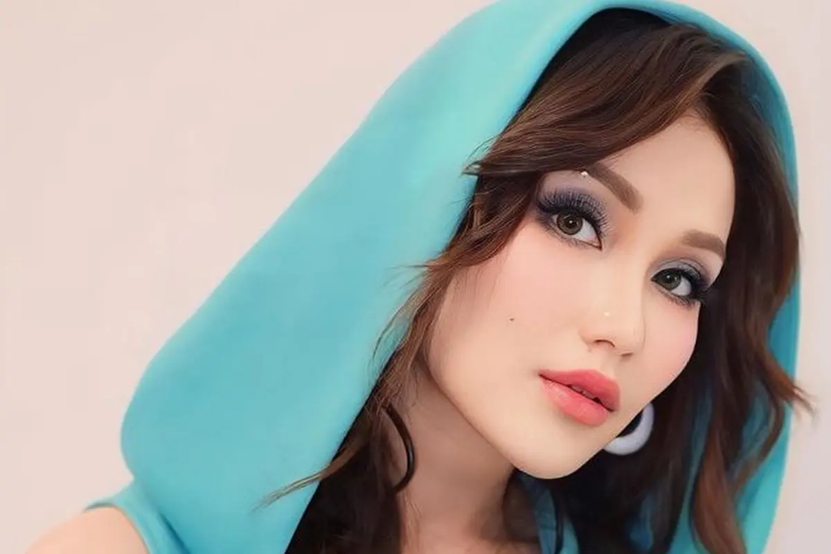 Tampilan Terbaru Ayu Ting Ting saat Manggung Pasca Tidak Menjadi Menikah