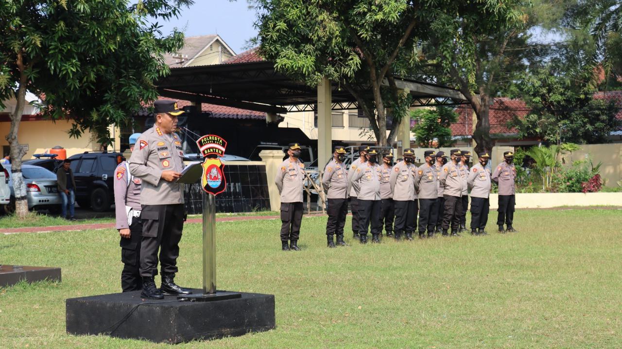 Kapolresta Serkot, Kombes Pol Nugroho Arianto, Saat Memimpin Apel Pasukan. (Dokumentasi Polresta Serkot).