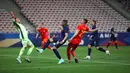 Pemain Prancis Kylian Mbappé (kedua kiri) mencetak gol ke gawang Wales pada pertandingan persahabatan di Stadion Allianz Riviera, Nice, Prancis, Rabu (2/6/2021). Prancis membantai Wales 3-0. (AP Photo/Daniel Cole)