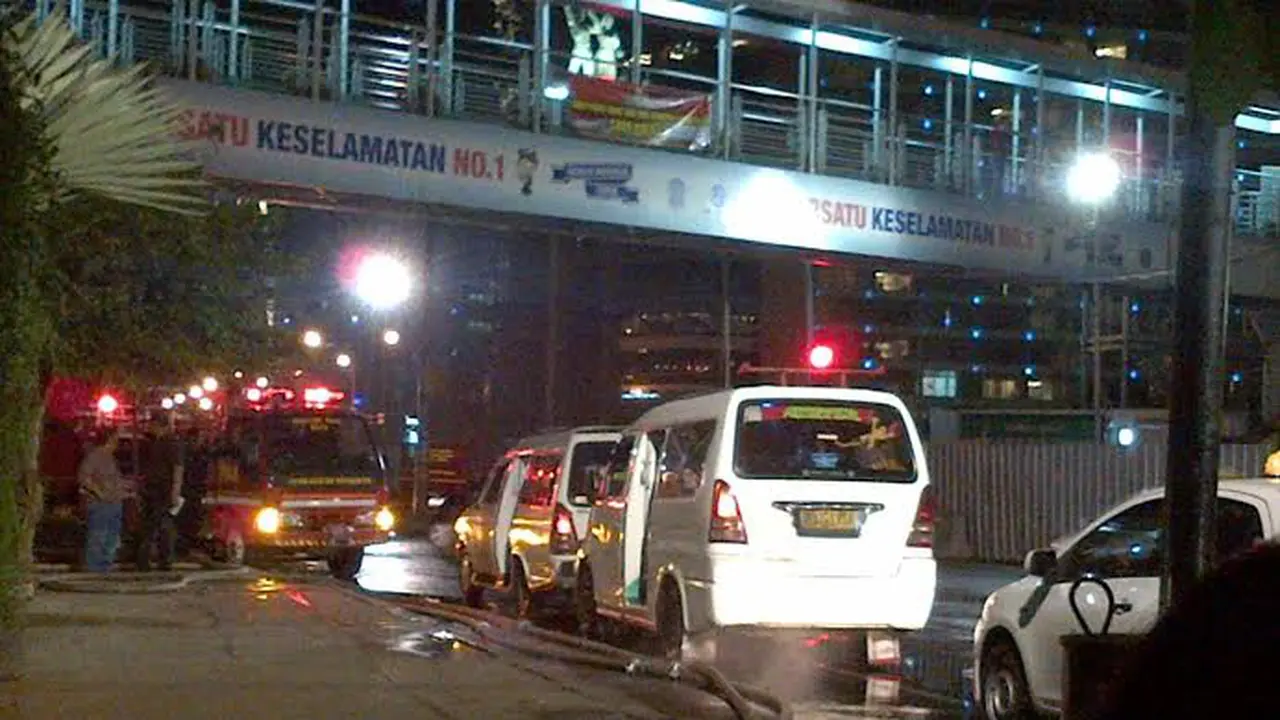 Ulah Angkot Ganggu Pemadaman Kebakaran di Wisma Kosgoro