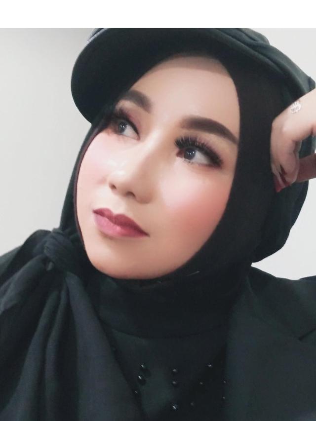 Masih Ingat Lagu Tak Tun Tuang Ini 6 Potret Terbaru Upiak Yang Kini Berhijab Hot Liputan6 Com