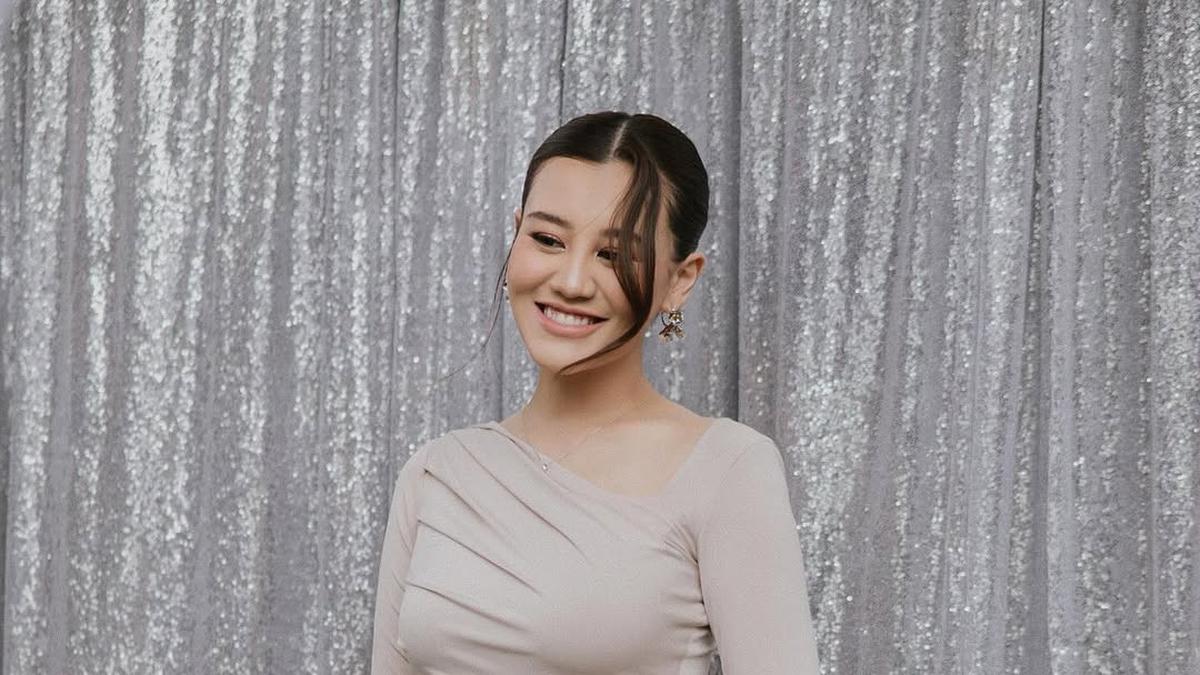 6 Gaya Maternity Aaliyah Massaid yang Selalu Elegan Pamer Baby Bump