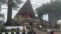 Presiden RI Kelima, Megawati Soekarnoputri&nbsp; meresmikan Masjid At-Taufiq yang berdiri atas semangat juang almarhum suaminya untuk bangsa dan negara. Presiden Jokowi turut hadir dalam acara tersebut. (Foto:Liputan6/Muhammad Radityo)