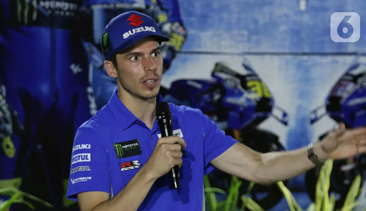Pembalap Suzuki Ecstar, Joan Mir saat Meet and Greet bersama pewarta di salah satu hotel di Kuta Mandalika, Nusa Tenggara Barat, Jumat (18/3/2022). Joan Mir menjawab sejumlah pertanyaan terkait rangkaian Pertamina Grand Prix of Indonesia atau MotoGP Mandalika. (Liputan6.com/Helmi Fithriansyah)