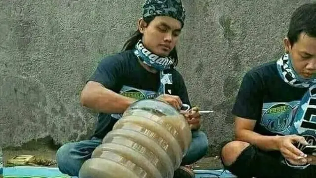6 Potret Aksi Nyeleneh Orang Minum Kopi Ini Bikin Tepuk Jidat
