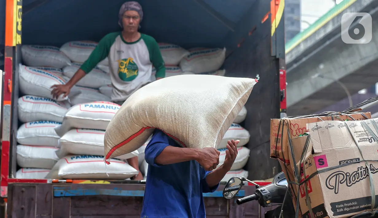 Selain itu, bila dibandingkan dengan April 2022, harga beras eceran terpantau naik 11,34 persen secara tahunan. (Liputan6.com/Angga Yuniar)