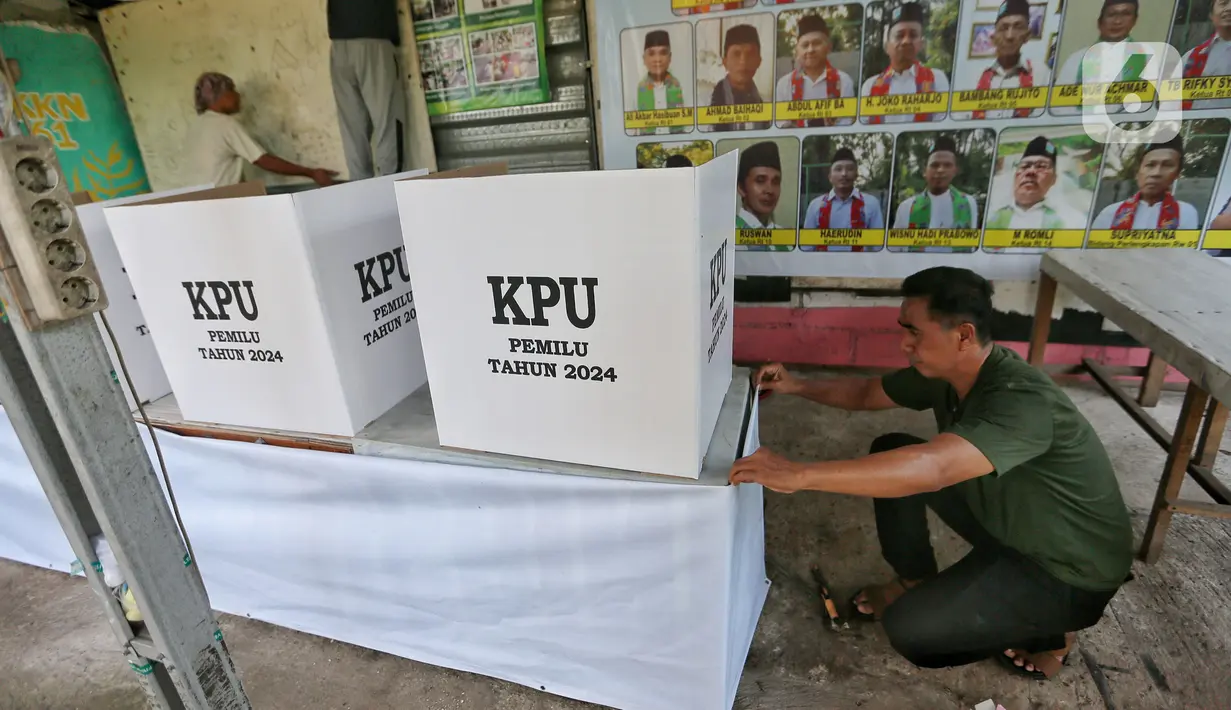 Sejumlah TPS di berbagai wilayah Jakarta mulai disiapkan. (Liputan6.com/Angga Yuniar)