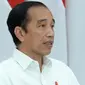 Presiden Joko Widodo (Jokowi) menyampaikan pengembangan industri turunan dari bahan-bahan mentah, khususnya batu bara harus jadi prioritas saat ratas dari Istana Kepresidenan Bogor, Jawa Barat, Jumat (23/10/2020). (Biro Pers Sekretariat Presiden/Kris)