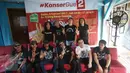  Grup musik Slank bersama Orkes Moral Pengantar Minum Racun, art director konser Jay Subiakto dan musisi Yossi Project Pop menyampikan keterangan dalam konferensi pers jelang konser bertajuk 'Gue2' di Jakarta, Jumat (3/2). (Liputan6.com/Immanuel Antonius)