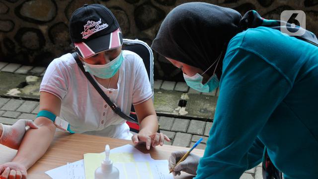 Tenaga Medis Kota Bekasi Jalani Rapid Test Covid-19
