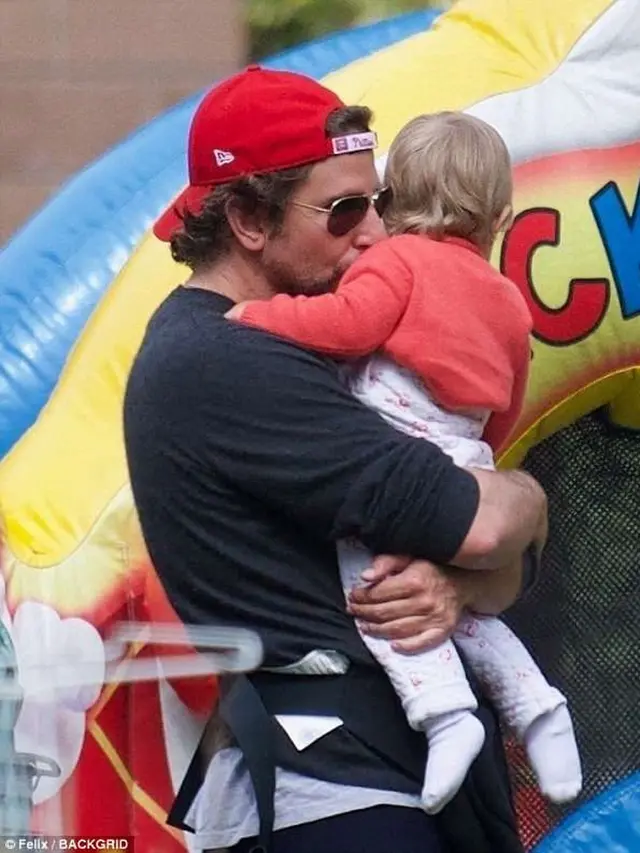 [Bintang] Bradley Cooper