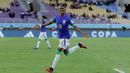 <p>Selebrasi pemain Timnas Brasil U-17, Estevao setelah mencetak gol kedua ke gawang Ekuador U-17 dalam pertandingan babak 16 Besar Piala Dunia U-17 di Stadion Manahan, Solo, Senin (20/11/2023). (Bola.com/Arief Bagus)</p>