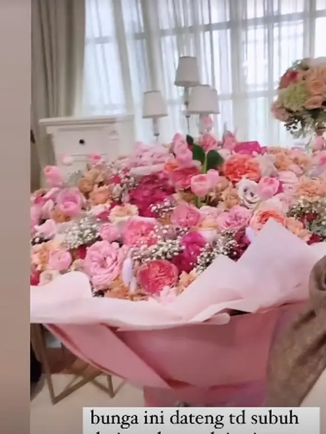 6 Momen Ulang Tahun Syahrini ke-39, Digelar Ala Garden Party yang Estetik