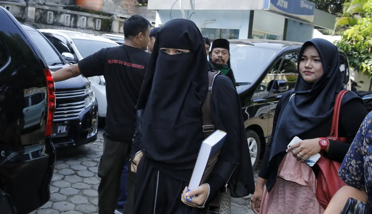 Seperti diketahui, Dian mengajukan gugatan cerai sejak 5 Februari 2018 silam. Adanya orang ketiga dalam rumah tangganya, membuat Dian tak ingin melanjutkan rumah tangganya. (Adrian Putra/Bintang.com)