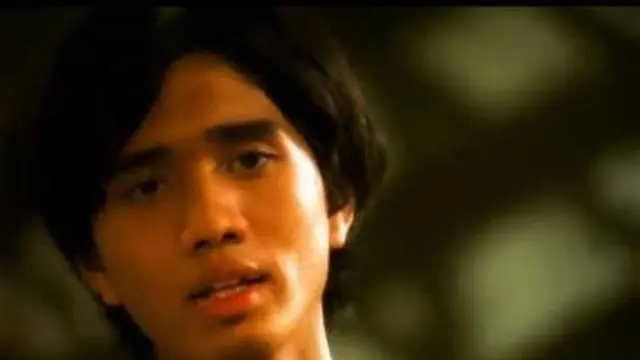 Video Lawasnya Viral, Ini 6 Potret Masa Muda Duta Sheila On 7