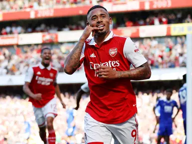 Gabriel Jesus bukanlah nama baru di Premier League karena dia hanya pindah dari Manchester City ke Arsenal dengan biaya 50 juta Euro. Berkat kepiawaiannya dalam mengolah si kulit bundar, Pemain berusia 25 tahun itu menjadi salah satu aktor bagi Gunners yang kini duduk di puncak klasemen. Sejauh ini Jesus telah mengoleksi lima gol dan lima asisst. (AFP/Adrian Dennis)