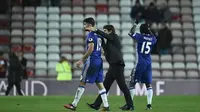Manajer Chelsea Antonio Conte (tengah) bersama Diego Costa dan Victor Moses saat merayakan kemenangan atas Sunderland di Stadium of Light, Rabu (14/12/2016). (AFP/Oli Scarff)