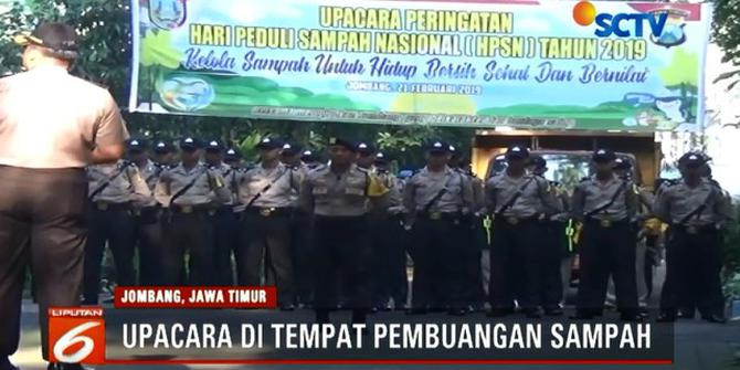 Peringati Hari Peduli Sampah, Polisi dan Warga Upacara di TPS Jombang