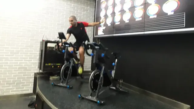 Sensasi Berpeluh di Kelas Sepeda Statis Pro-Cycling