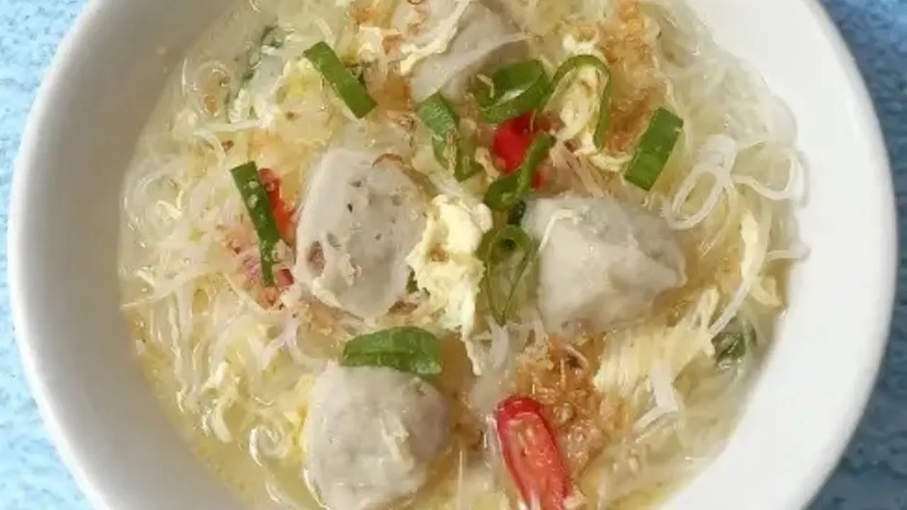 Resep bihun kuah telur bakso. (dok. Cookpad @O2_Kitchen)