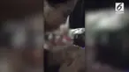 Meski ulah nakal si pegawai salon terekam kamera, ia tampaknya tak takut. Pegawai salon malah terus meludahi wajah pelanggannya sebanyak 3 kali.