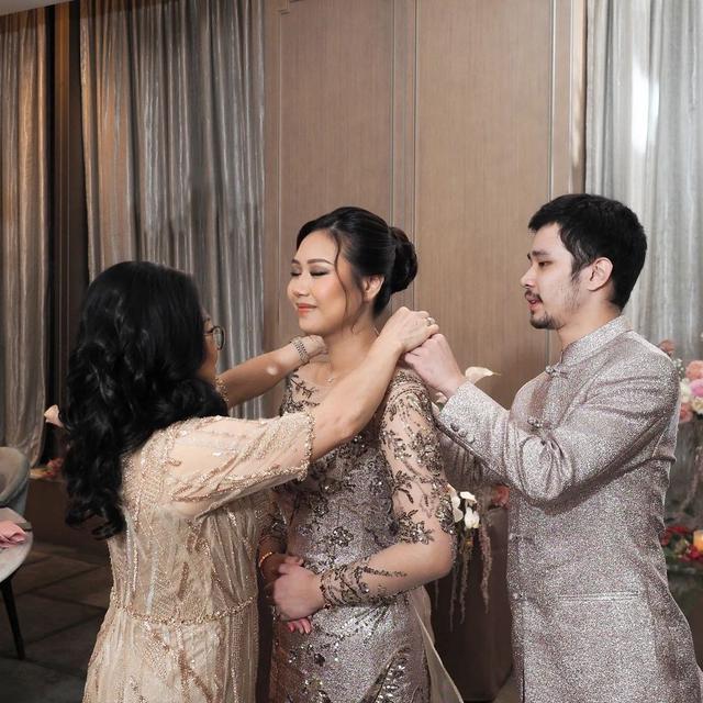 6 Momen Lamaran Tingjing Jess No Limit dan Sisca Kohl, Penuh Bahagia