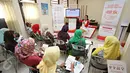 Dokter Delia Krisnawaty memberikan penjelasan tentang alergi di Klinik Dokter Keluarga FKUI Jakarta, Rabu (13/4). Sarihusada bekerjasama dengan Dept. IKK FK UI menyelenggarakan Allergy Awarness Week pada 10-17 April 2016 (Liputan6.com/Immanuel Antonius)
