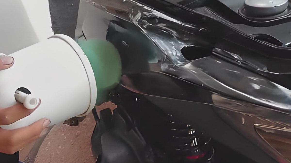 Pria Ini Bikin Tampilan Sepeda Motor Kinclong Lagi dengan Bermodalkan Kipas Angin