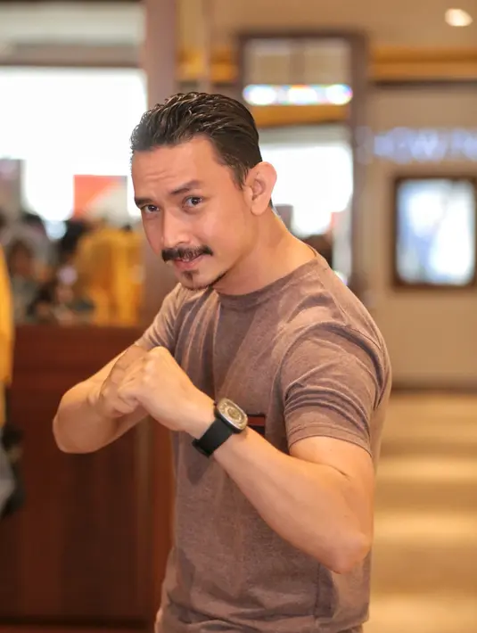 Sandiwara radio yang sukses tahun 1980-an silam, Saur Sepuh akan diangkat ke layar kaca. Aditya Herpavi sebagai mengaku ini pengalaman pertamanya bermain dalam drama kolosal. Banyak tantangan yang dihadapi. (Adrian Putra/Bintang.com)