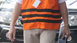 Bupati Kebumen nonaktif Mohammad Yahya Fuad berjalan untuk menjalani pemeriksaan di gedung KPK, Jakarta, Jumat (13/4). Mohammad Yahya Fuad menjalani pemeriksaan lanjutan sebagai tersangka untuk melengkapi berkas. (Merdeka.com/Dwi Narwoko)