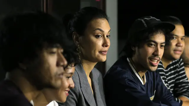 [Bintang] 	Sophia Latjuba dan NEV+