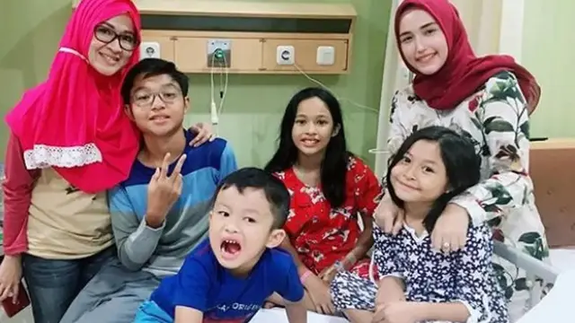 5 Potret Kedekatan Nasha Anaya dan Adelia Pasha, Anak dan Ibu Sambung